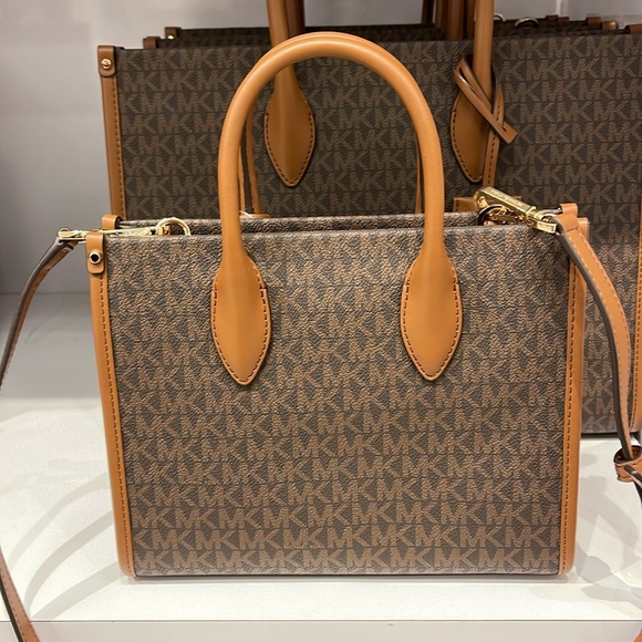 MICHAEL KORS
Mirella Small Logo Crossbody Bag
Brown 
NWT - Picture 6 of 16